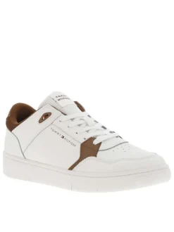 Baskets en cuir écrues avec doublure contrastée marron et lacets plats