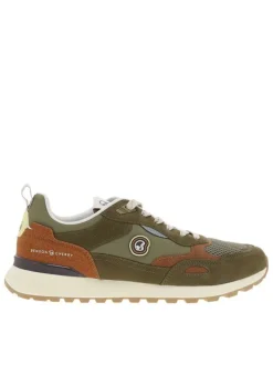 Baskets kaki à semelle plate avec un patch de la marque sur la languette