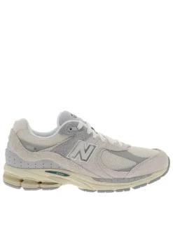 Baskets multisport écrues à talon plat avec des empiècements nubuck