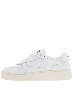 Baskets multisport en cuir blanc à semelle blanche surélevée et à lacets plats