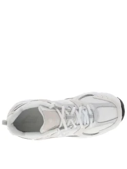 Baskets Multisport en cuir écrues et grises à semelle plate et à lacets blancs