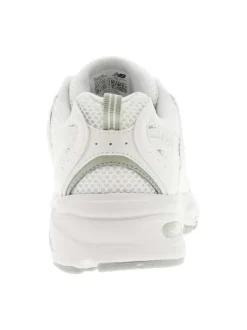 Baskets multisports blanches avec des détails verts sauge et des lacets plats