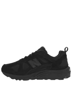 Baskets noires avec semelle crantée pourvues d’empiècements en cuir nubuck