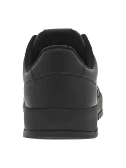Baskets noires avec une fermeture à lacets et logos de la marque