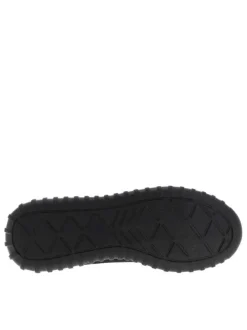 Baskets noires et grises avec semelle à crans et à lacets ronds noirs