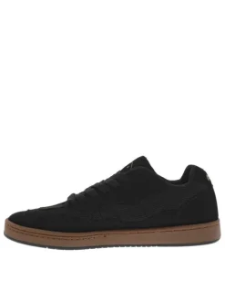 Baskets noires à talon plat avec des lacets noirs et logo de la marque