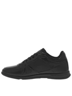 Baskets noires à talon plat avec des lacets noirs et un logo beige