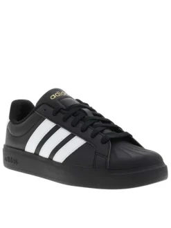 Baskets noire à talon plat avec des lacets et un revêtement en grain