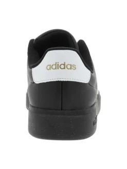Baskets noire à talon plat avec des lacets et un revêtement en grain