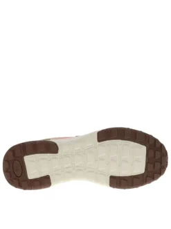 Baskets running beige à talon plat avec un patch de la marque sur la languette