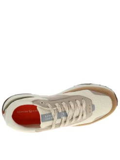 Baskets running beige à talon plat avec un patch de la marque sur la languette