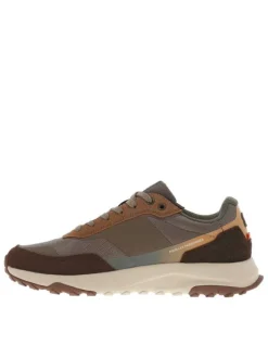 Baskets running brunes à talon plat avec des lacets et logo