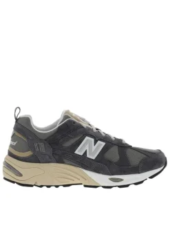 Baskets running en cuir anthracite avec semelle à talon plat et à lacets