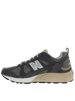 Baskets running en cuir anthracite avec semelle à talon plat et à lacets
