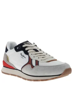 Baskets running en cuir blanches avec un talon plat et des lacets