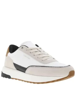 Baskets running en cuir blanches et crème avec des empiècements en cuir nubuck