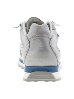 Baskets running en cuir grises à talon plat et à lacets élastiqués avec noeuds