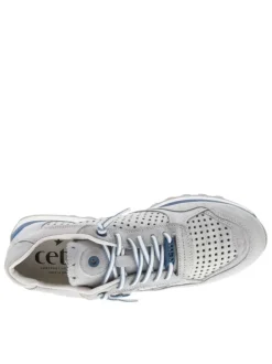 Baskets running en cuir grises à talon plat et à lacets élastiqués avec noeuds