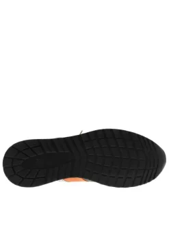 Baskets running en cuir kaki avec des motifs sur la semelle et des lacets ronds