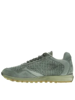 Baskets running en cuir kaki à talon plat avec des aérations sur le pourtour