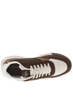 Baskets running en cuir marron à talon plat et à lacets plats et marque