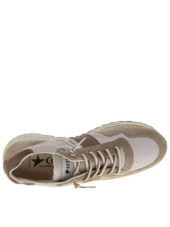 Baskets running en cuir taupe avec des motifs sur la semelle et des lacets ronds