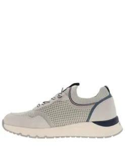 Baskets running ivoire avec un talon plat et des lacets élastiqués