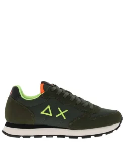 Baskets running kaki à semelle crantée et un logo brodé sur les côtés