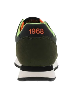 Baskets running kaki à semelle crantée et un logo brodé sur les côtés