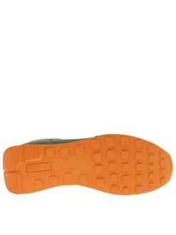Baskets running kaki à talon compensé bas et à semelle extérieure blanche