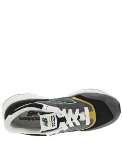 Baskets running noires, vertes et grises avec patch vert et lacets plats blancs
