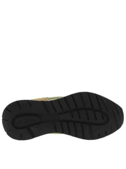 Baskets running vertes avec un talon plat et des lacets tressés