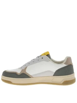 Baskets running vertes à talon plat avec un logo en relief sur le côté