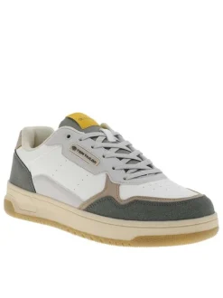 Baskets running vertes à talon plat avec un logo en relief sur le côté