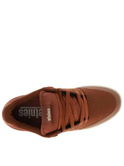 Baskets skate brunes à talon plat avec des lacets et un languette large