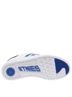 Baskets skate en cuir blanches avec un talon plat et des lacets