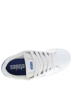 Baskets skate en cuir blanches avec un talon plat et des lacets
