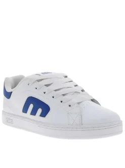 Baskets skate en cuir blanches avec un talon plat et des lacets