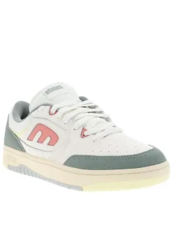 Baskets skate en cuir blanches avec un talon plat et des lacets