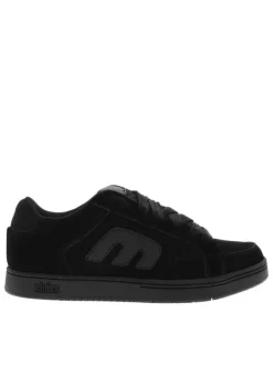 Baskets skate en cuir noires avec un talon plat et des lacets