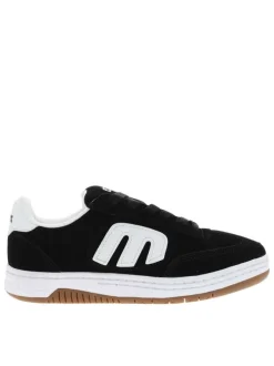 Baskets skate en cuir noires avec un talon plat et des lacets