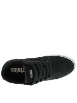 Baskets skate en cuir vertes avec un talon plat et des lacets