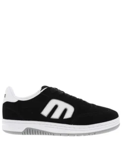 Baskets skate noires à talon plat avec un logo en relief au talon