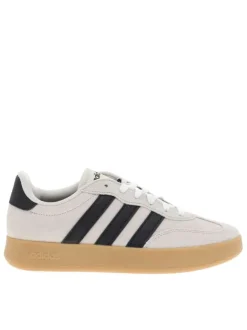 Baskets tennis beiges en cuir avec un talon plat et des lacets