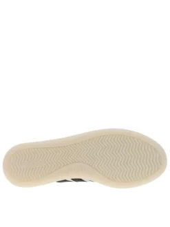 Baskets tennis blanches à talon plat avec une semelle translucide blanche