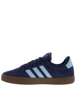 Baskets tennis bleues à talon plat avec un patch de la marque à la languette