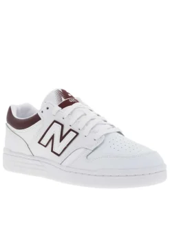 Baskets tennis en cuir blanc avec monogramme bordeaux à talon plat et à lacets