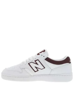 Baskets tennis en cuir blanc avec monogramme bordeaux à talon plat et à lacets