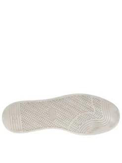 Baskets tennis en cuir blanches plates avec texte sur la semelle