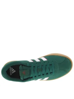 Baskets tennis vertes à semelle marron avec lacets plats et logo blanc